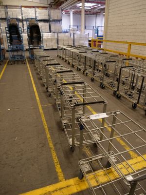 UN Ensemble 10 Chariots 60 X 40 X66 CM 2 Niveaux Avec Accroc…