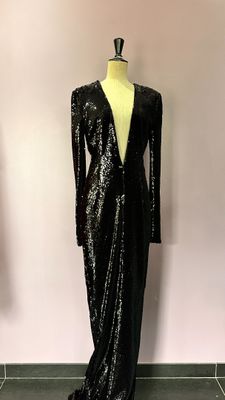 une robe noire sur un mannequin mannequin mannequin mannequin mannequin mannequin mannequin mannequin mannequin mannequin