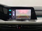 a picture of a car ' s rear view camera in the dashboard