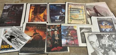 Ensemble de plus de 25 affiches de cinéma et séries et photo…