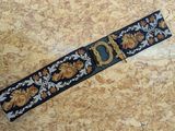 une ceinture munie d'une boucle en or