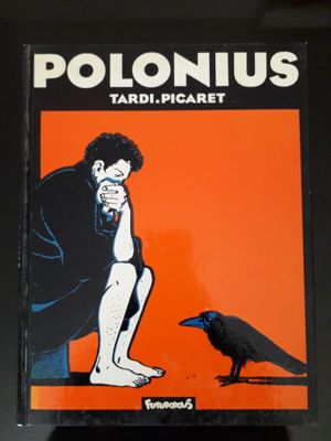 une photo d'une photo représentant un homme assis sur un rebord avec un corbeau