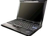 un ordinateur portable noir équipé d'un clavier noir
