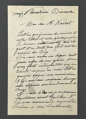 une photo en noir et blanc d'une lettre écrite à la main sur une feuille de papier