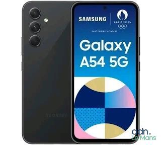 Le smartphone Samsung A455 5G est présenté avec le logo Samsung affiché à l'écran.