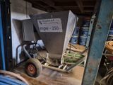 la photo d'une machine qui se trouve dans un garage