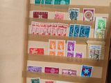 de nombreux cachets différents à l'intérieur d'un livre