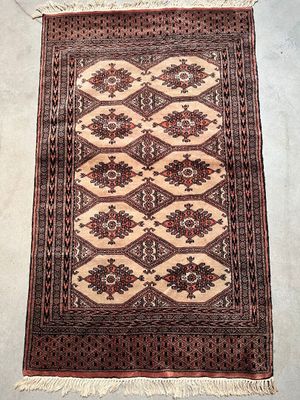 rug on the floor is brown and tan with a pattern on it