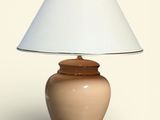 une lampe posée sur une table