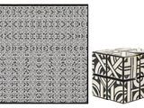 une boîte noire et blanche ornée d'un motif, à côté d'une boîte noire et blanche ornée d'un motif