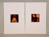 deux photos Polaroid d'une femme dans une pièce blanche
