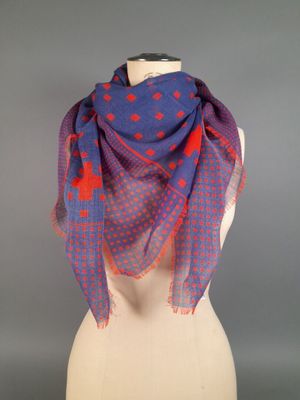 a blue and red scarf on a mannequin mannequin mannequin mannequin mannequin mannequin mannequin mannequin mann