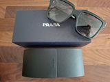 Lunettes de soleil Prada avec boîte et étui