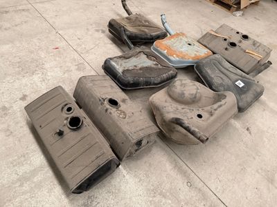 Lot de 9 réservoirs (essentiellement PORSCHE) VENTE SUR DESI…