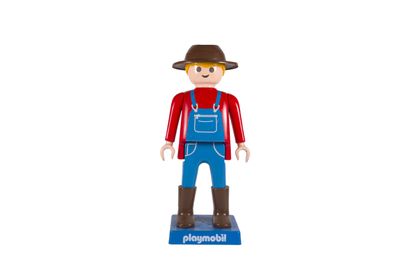 figurine représentant un homme portant un chapeau et une salopette bleue