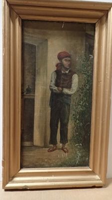 tableau représentant un garçon coiffé d'un bonnet rouge et vêtu d'un gilet, debout devant une porte
