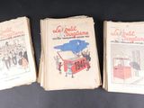trois livres sont posés sur une table à fond noir