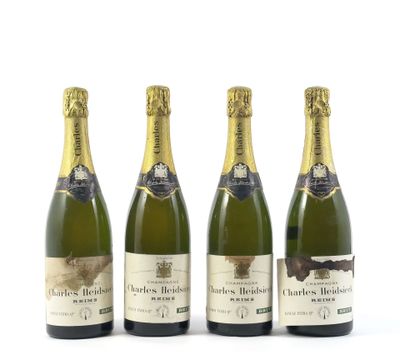 trois bouteilles de champagne posées les unes à côté des autres sur une surface blanche