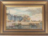 une peinture à l'huile représentant une scène de port avec des bateaux sur l'eau