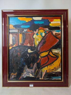 tableau représentant une femme et un taureau, dans un cadre rouge accroché à un mur blanc