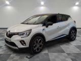 le nouveau renault c - hr suv est présenté dans un showroom