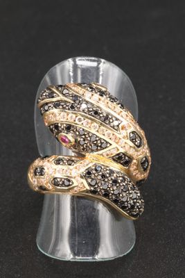 Bague serpent en or jaune 18K (750°/00), le corps pavé de pi…