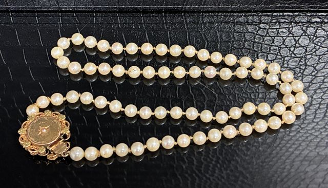 Collier de perles de culture, fermoir en or. Poids brut : 23,37 g...