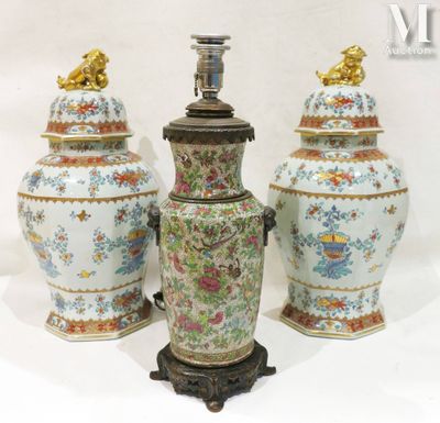 Ensemble potiches et vase Comprenant : Une paire de potiches…