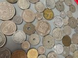 a lot of coins that are on the table