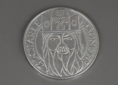 l'image d'une pièce d'argent sur laquelle figure le visage d'un homme