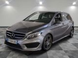 la classe b de la mercedes est garée sur un sol en damier