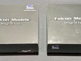 deux boîtes de maquettes Falcon posées côte à côte sur une table