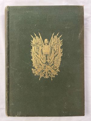 un vieux livre vert avec un aigle doré sur la couverture