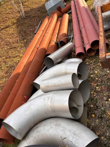 Lot de coudes tubes chauffage urbain multi diamètre, tubes ferrai...