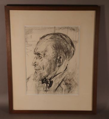 dessin représentant un homme en costume et nœud papillon, dans un cadre en bois