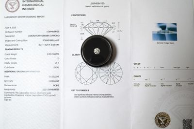 Un diamant de laboratoire, taille rond brillant, d'un poids …