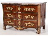 une image d'une commode avec un plateau en marbre