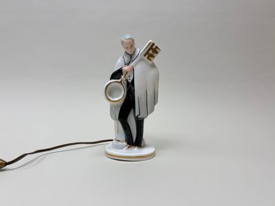 LIMOGES: Veilleuse en porcelaine représentant un musicien
