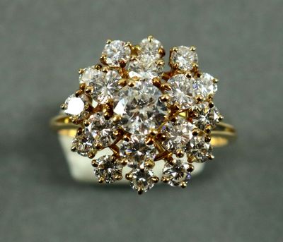 BAGUE en or jaune 18K, ornée de 19 diamants taille brillant …