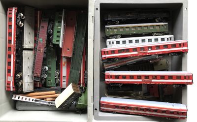 une boîte contenant tout un tas de wagons
