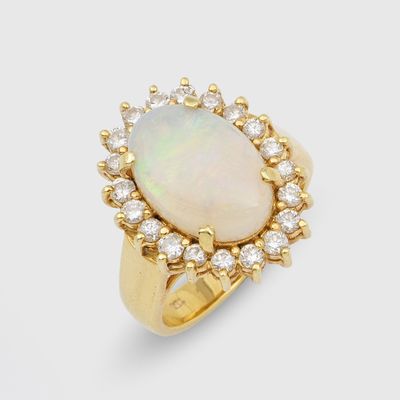 une bague en oplite et diamants, par van cleef