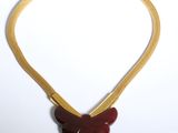 collier plaqué or avec des perles de verre rouges et une chaîne en or