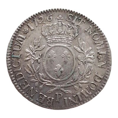 une pièce d'argent surmontée d'une couronne