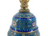 une image représentant une clochette bleue ornée de motifs dorés