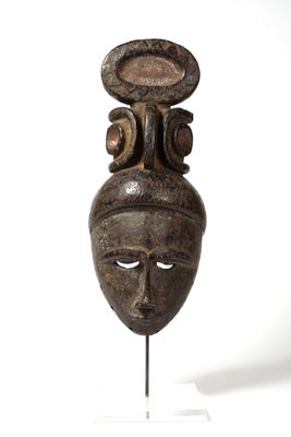 NIGERIA Masque Ibibio en bois à superstructure solaire à bel…