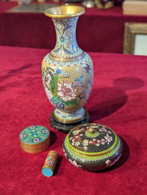 Réunion d'objet chine en émaux cloisonné comprenant un vase,…