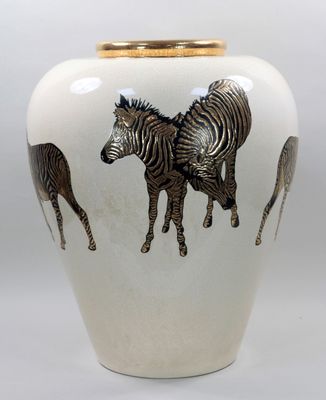 un vase blanc orné d'une image représentant deux zèbres