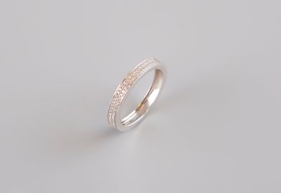 Demi alliance américaine en or blanc 9K, poinçon 375, sertie…