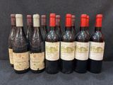six bouteilles de vin sont alignées sur une table