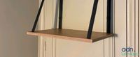 Plateau bureau HANGDESK avec deux sangles.